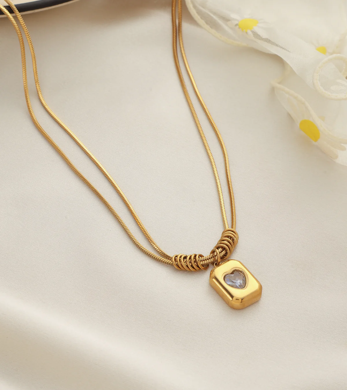 HEART PENDANT NECKLACE