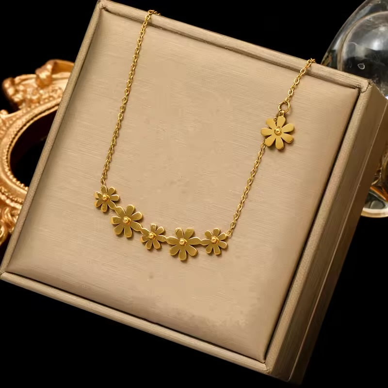 DAISY DROP NECKLACE
