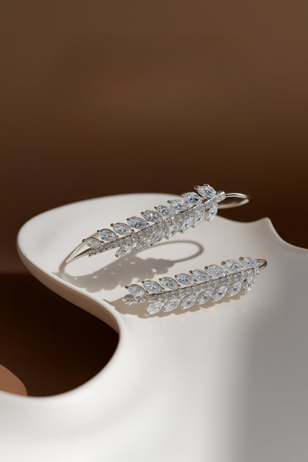 Lux Leaf Handcuff