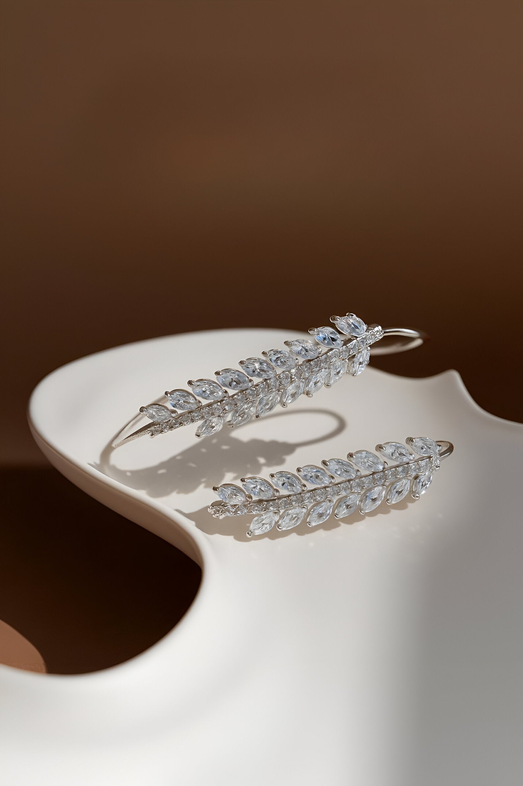 Lux Leaf Handcuff